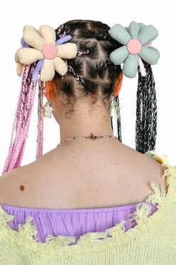 My Violet New Arrivals Flower Puff Clip Set